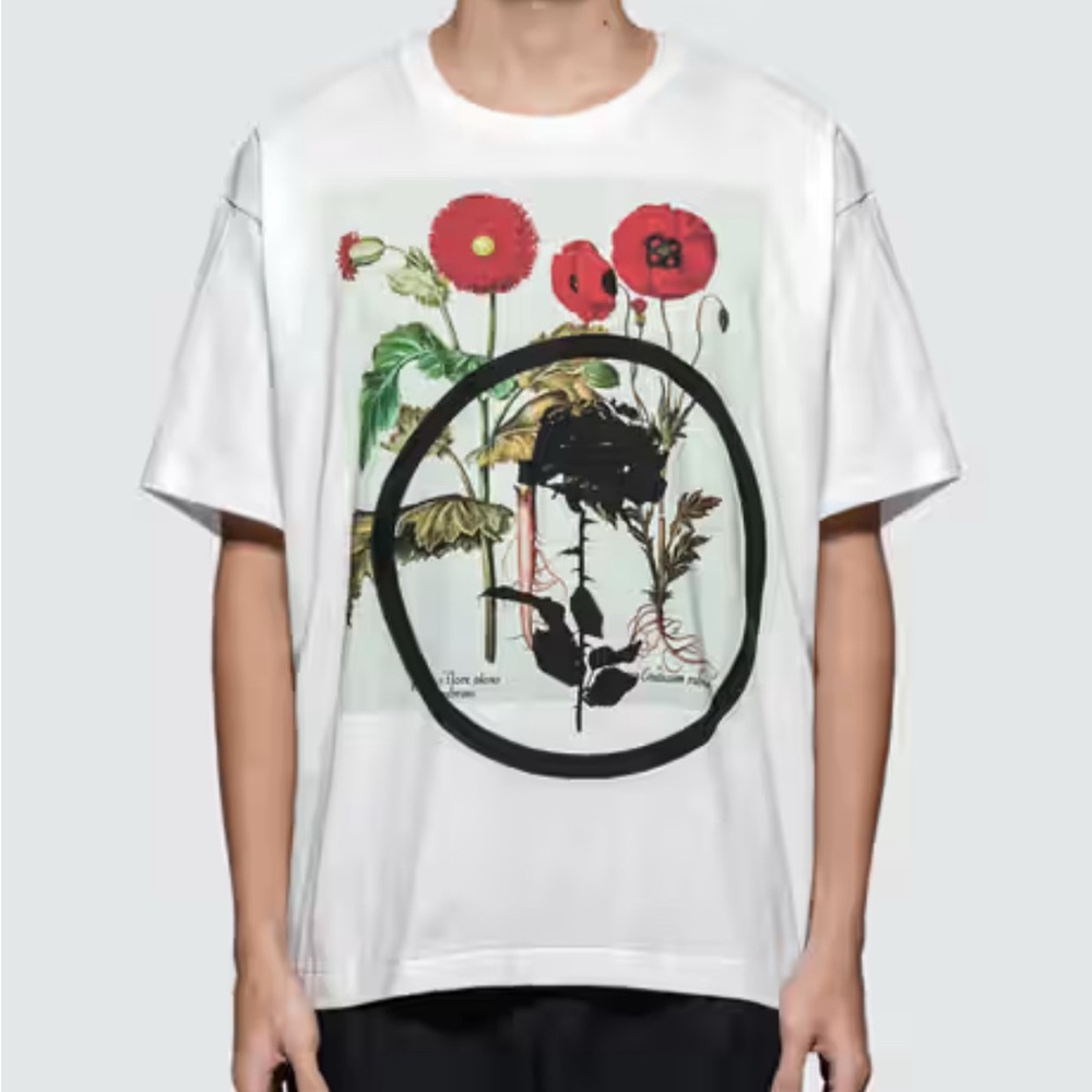 AMKK - Floral Graphic T-Shirt